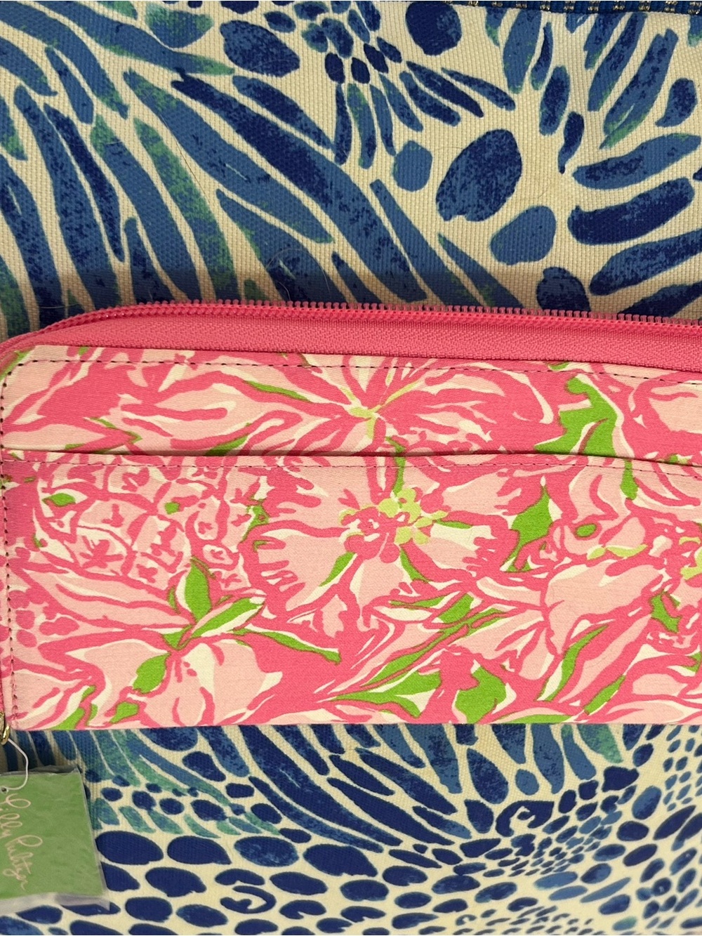 NWT Lilly Pulitzer travel passport wallet
LIMEADE - Picture 6 of 9